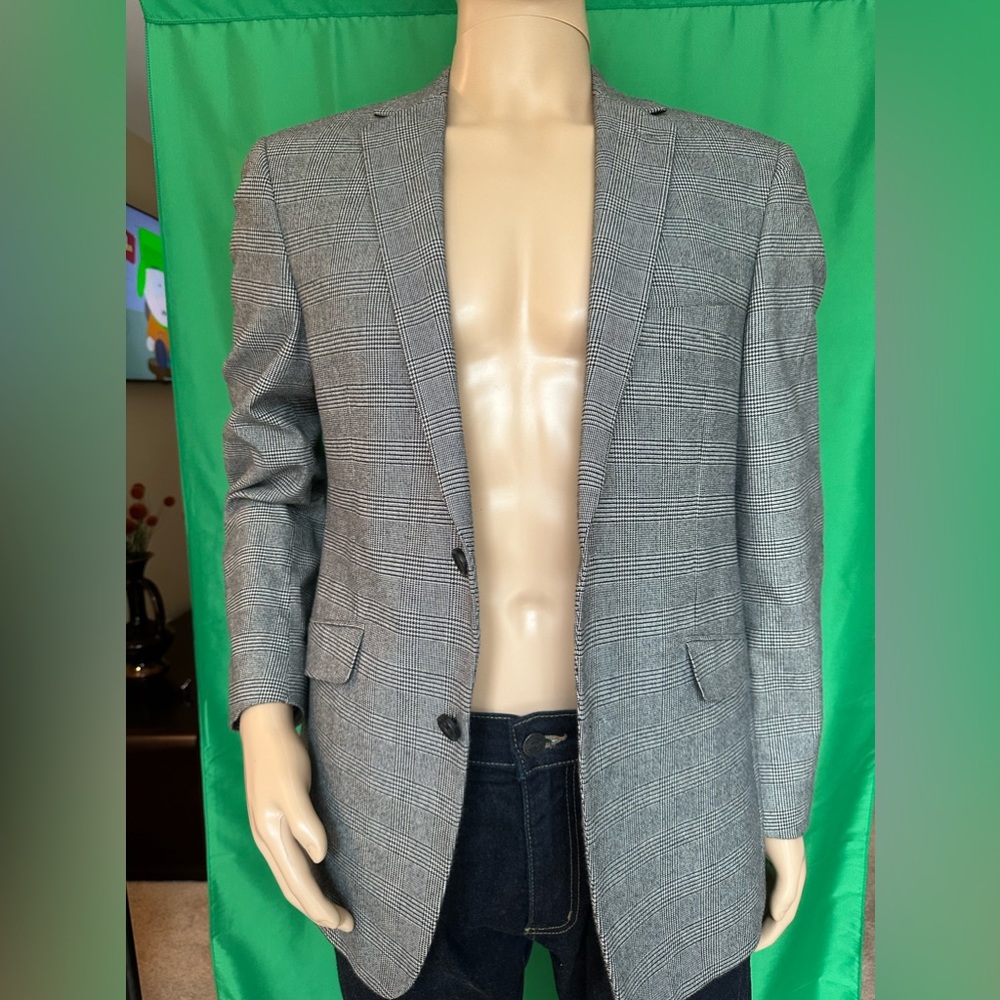 USPolo Assn. Plaid Sportcoat with black courduroy elbow patches. Size 40R